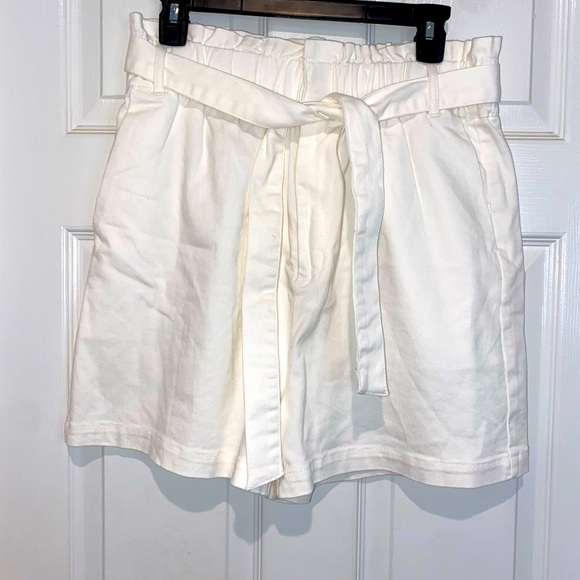 Draper James Pants - Draper James white cotton shorts. Size L